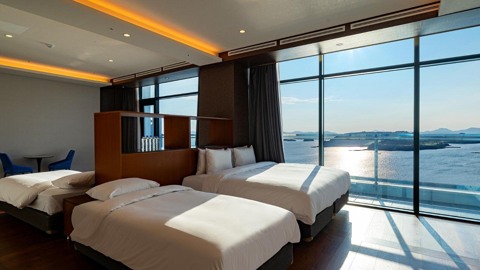 Hotel JCS Yeosu Buitenkant foto