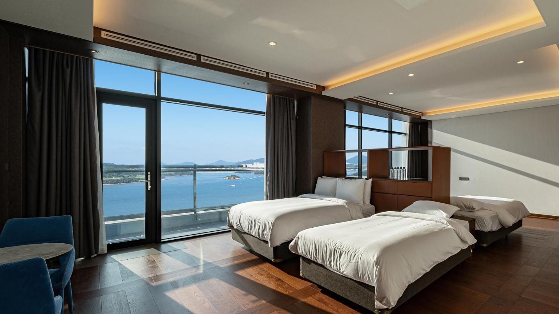 Hotel JCS Yeosu Buitenkant foto