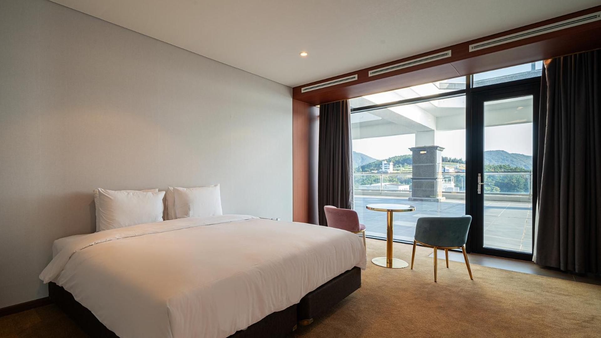 Hotel JCS Yeosu Buitenkant foto