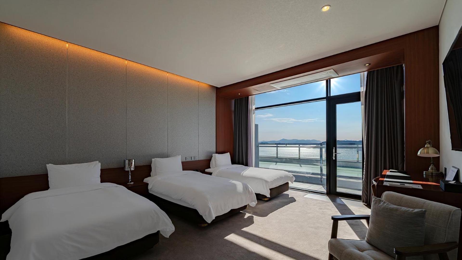 Hotel JCS Yeosu Buitenkant foto